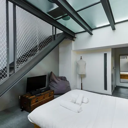 Stunning 2bd Duplex In The Heart Of Montmartre Paris