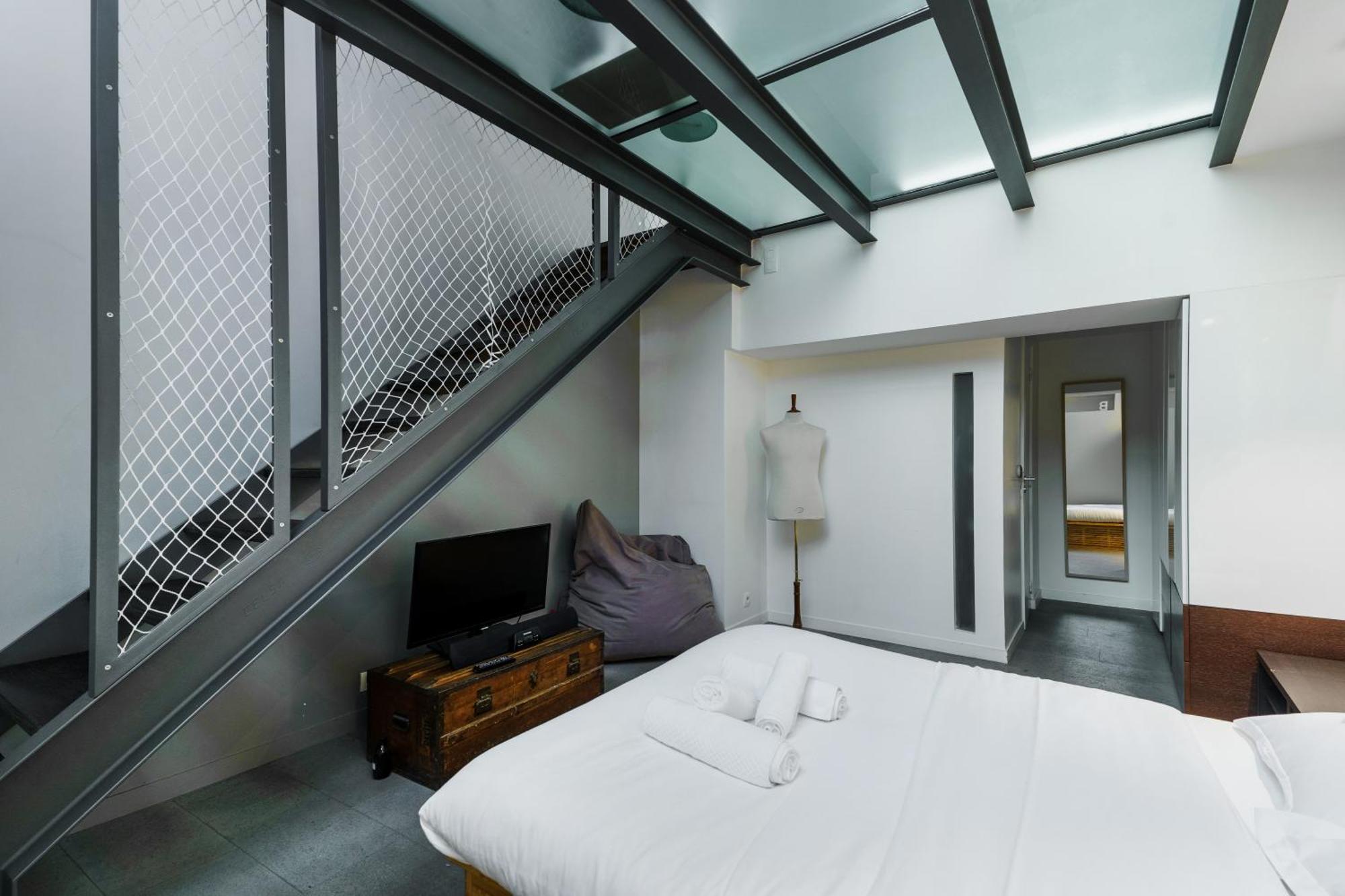 Stunning 2bd Duplex In The Heart Of Montmartre Paris