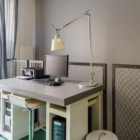 Stunning 2bd Duplex In The Heart Of Montmartre Appartamento *